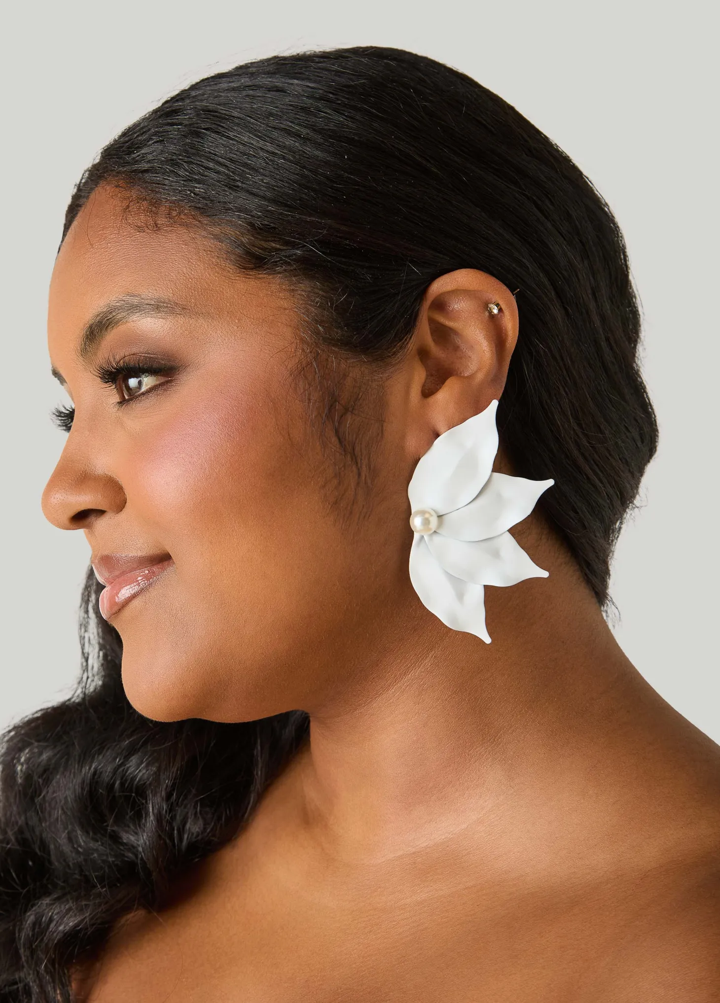 Faux Pearl Floral Stud Earrings