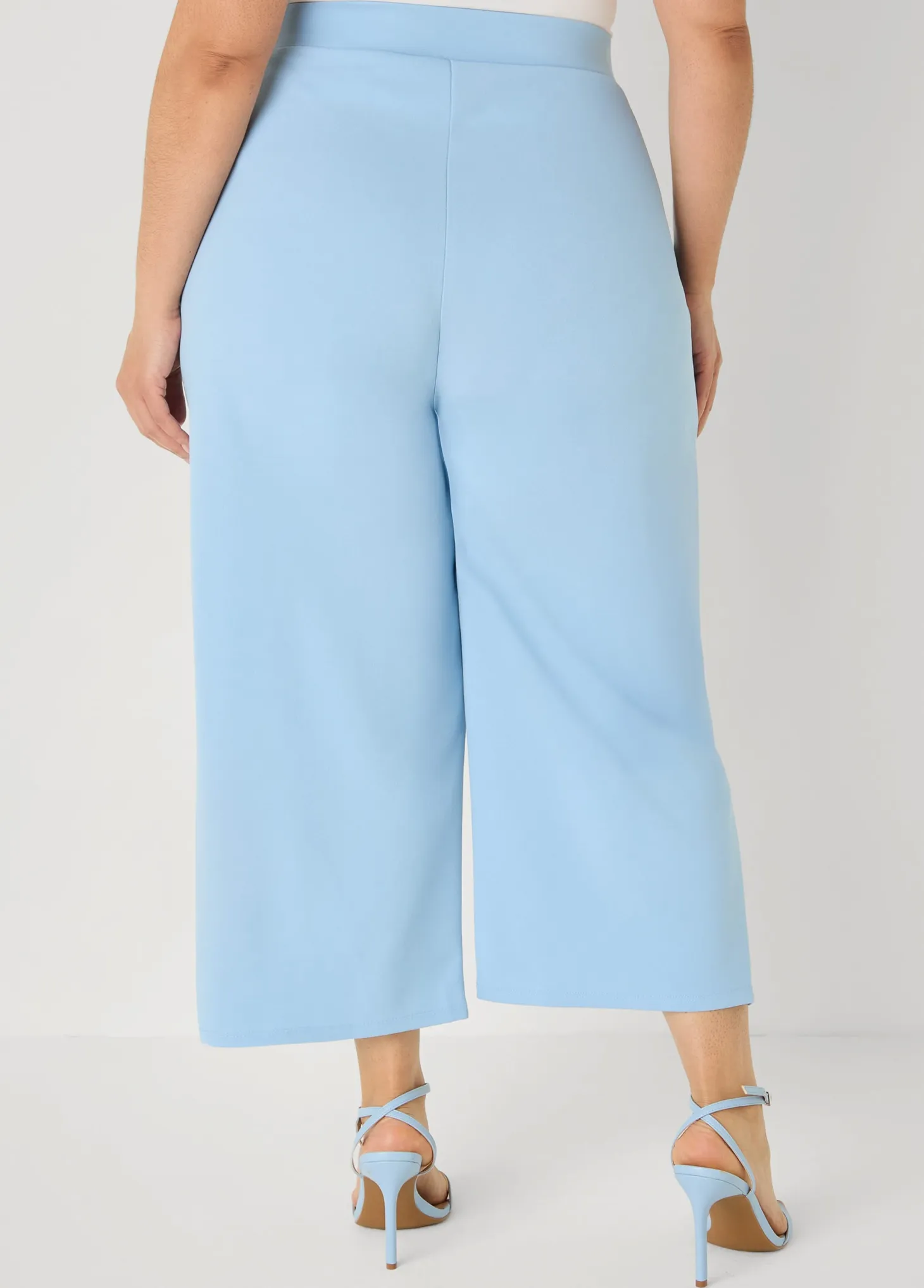 Pleat Detailed Wide Leg Capris