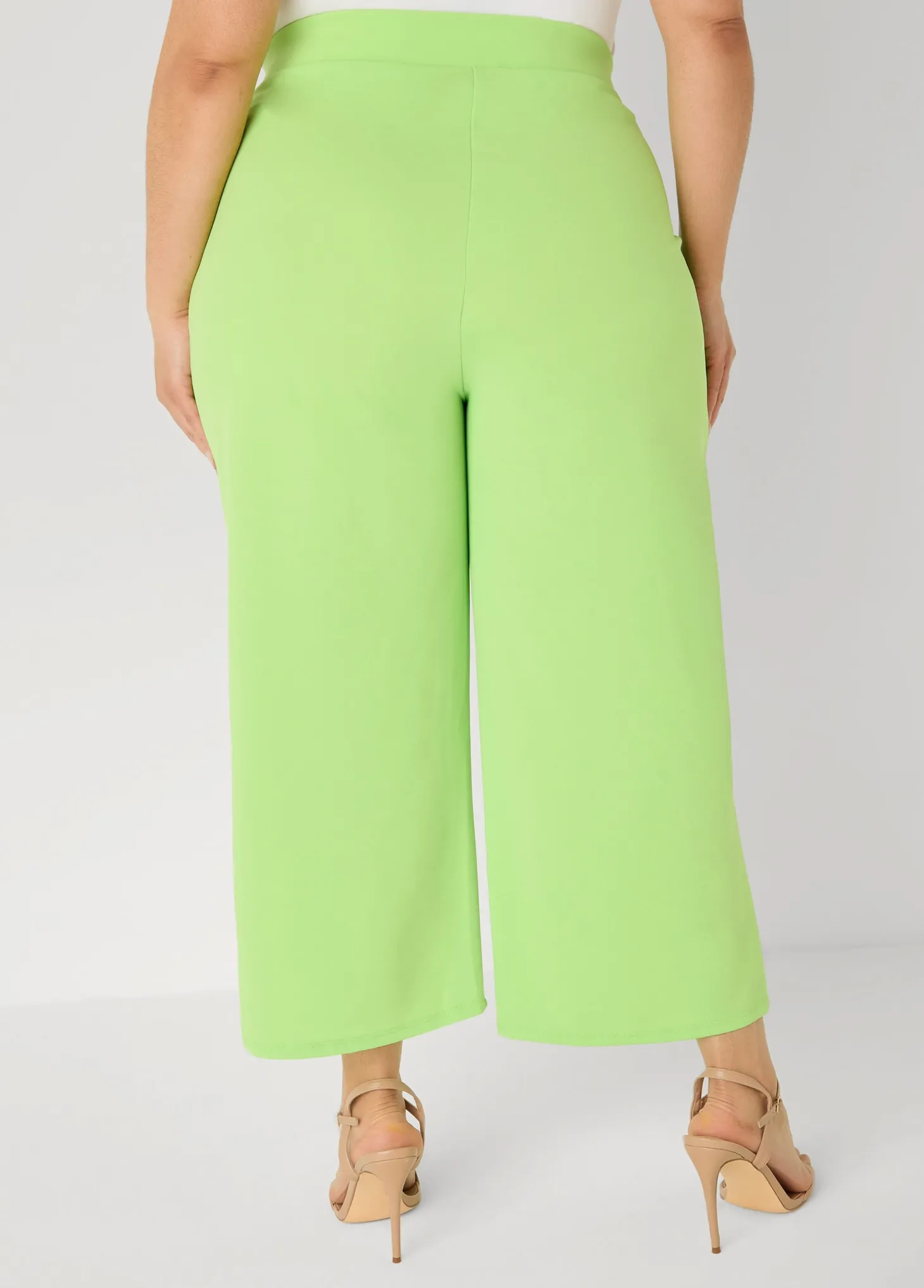 Pleat Detailed Wide Leg Capris