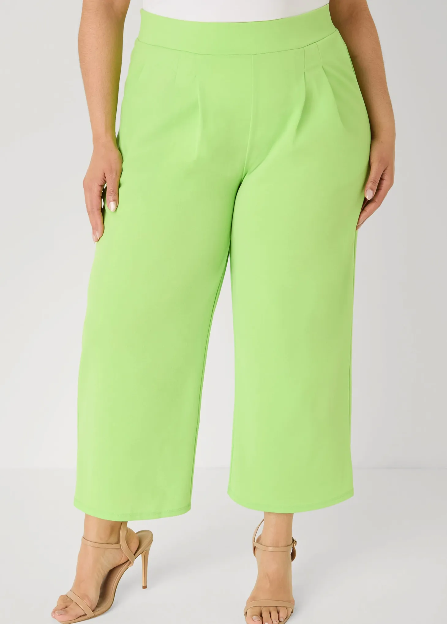 Pleat Detailed Wide Leg Capris
